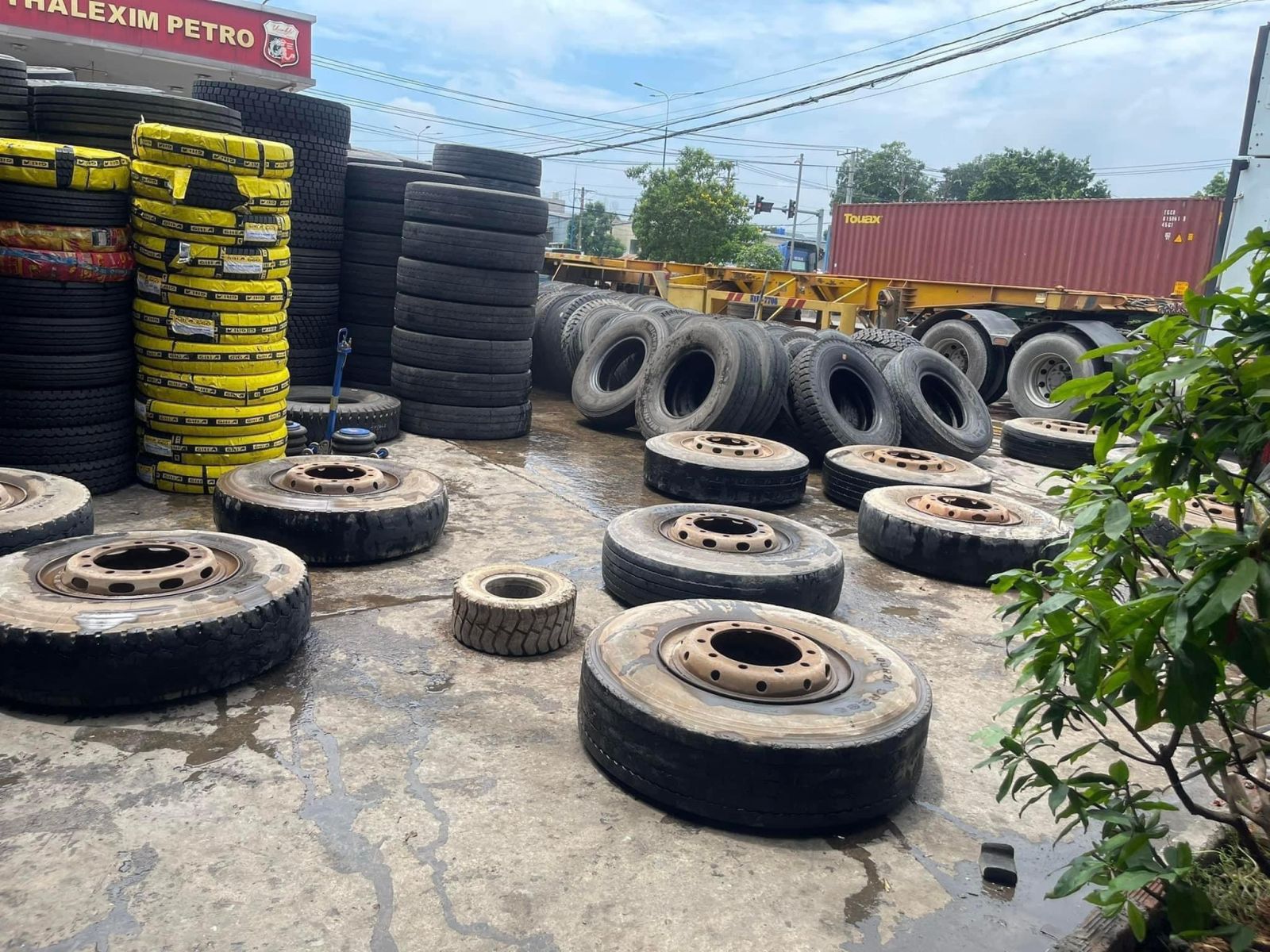 VỎ XE TẢI CŨ GIÁ RẺ - ĐƠN VỊ CUNG CẤP HÀNG ĐẦU TẠI BÌNH DƯƠNG